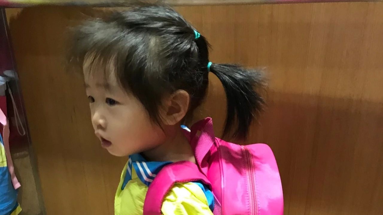 “对不起！爸妈把18个月的你，狠心送入新加坡幼儿园！”